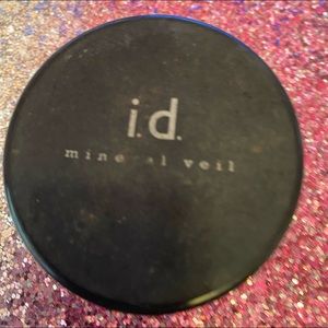 Bare essentials mineral veil and both are used but still have lots in them